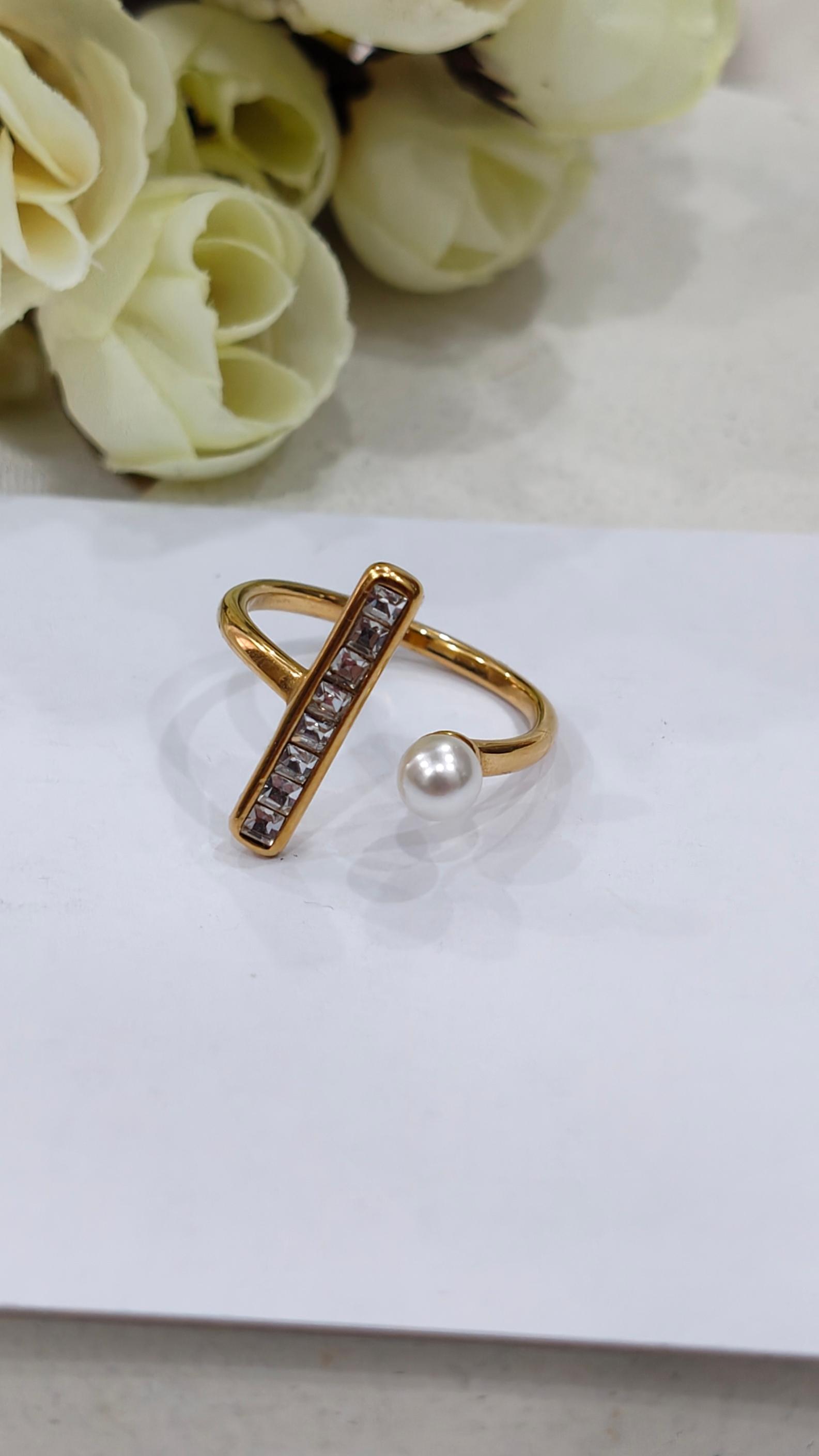 Luna Bar Ring