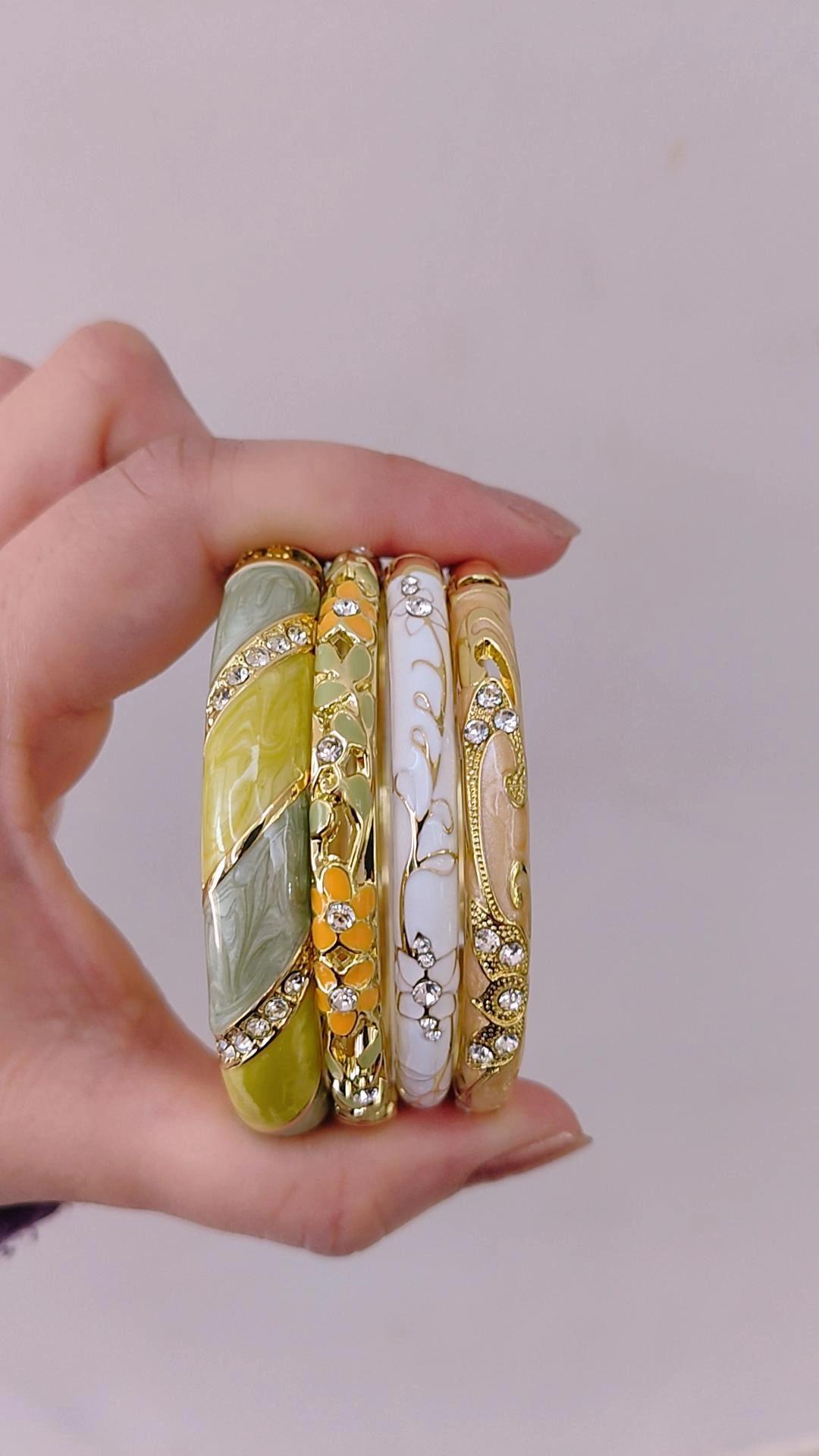 Pista Noor Stack(Set of 4 bangles)